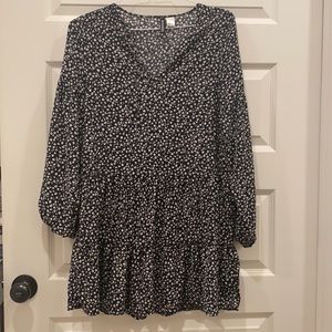 Long sleeve flowy dress. The pattern has flowers. Collar has strings to tie.
